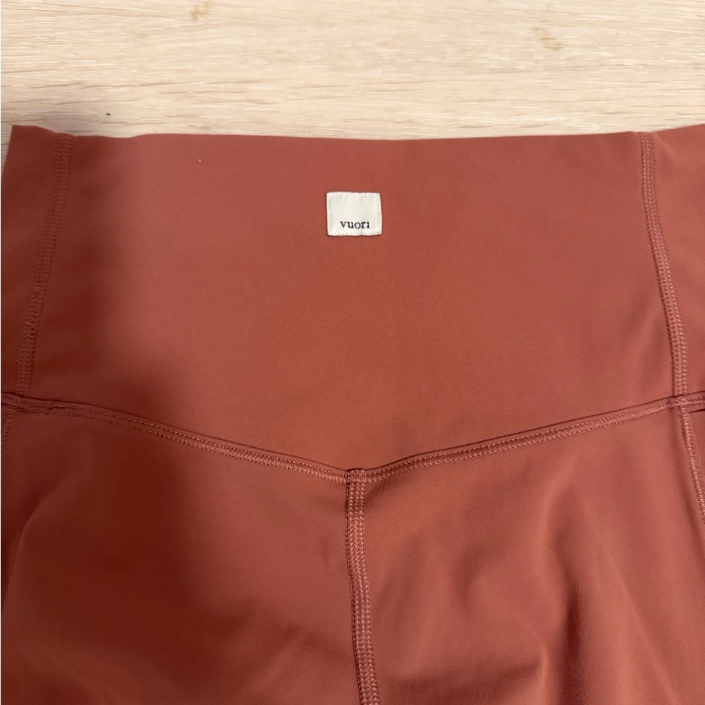 Vuori High-Rise Leggings in Rusty Terracotta